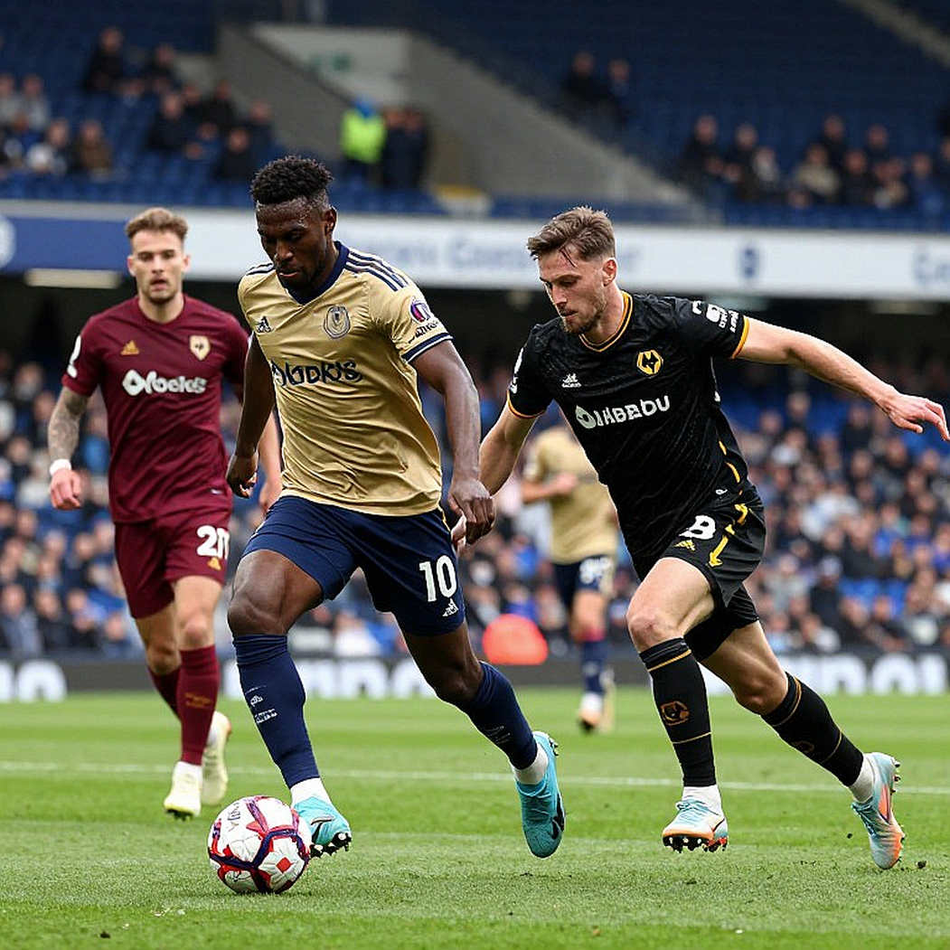 Man United giữa hai con số: doanh thu kỷ lục 677,6 triệu bảng và khoản lỗ 43 triệu bảng Man United giữa hai con số: doanh thu kỷ lục 677,6 triệu bảng và khoản lỗ 43 triệu bảng
