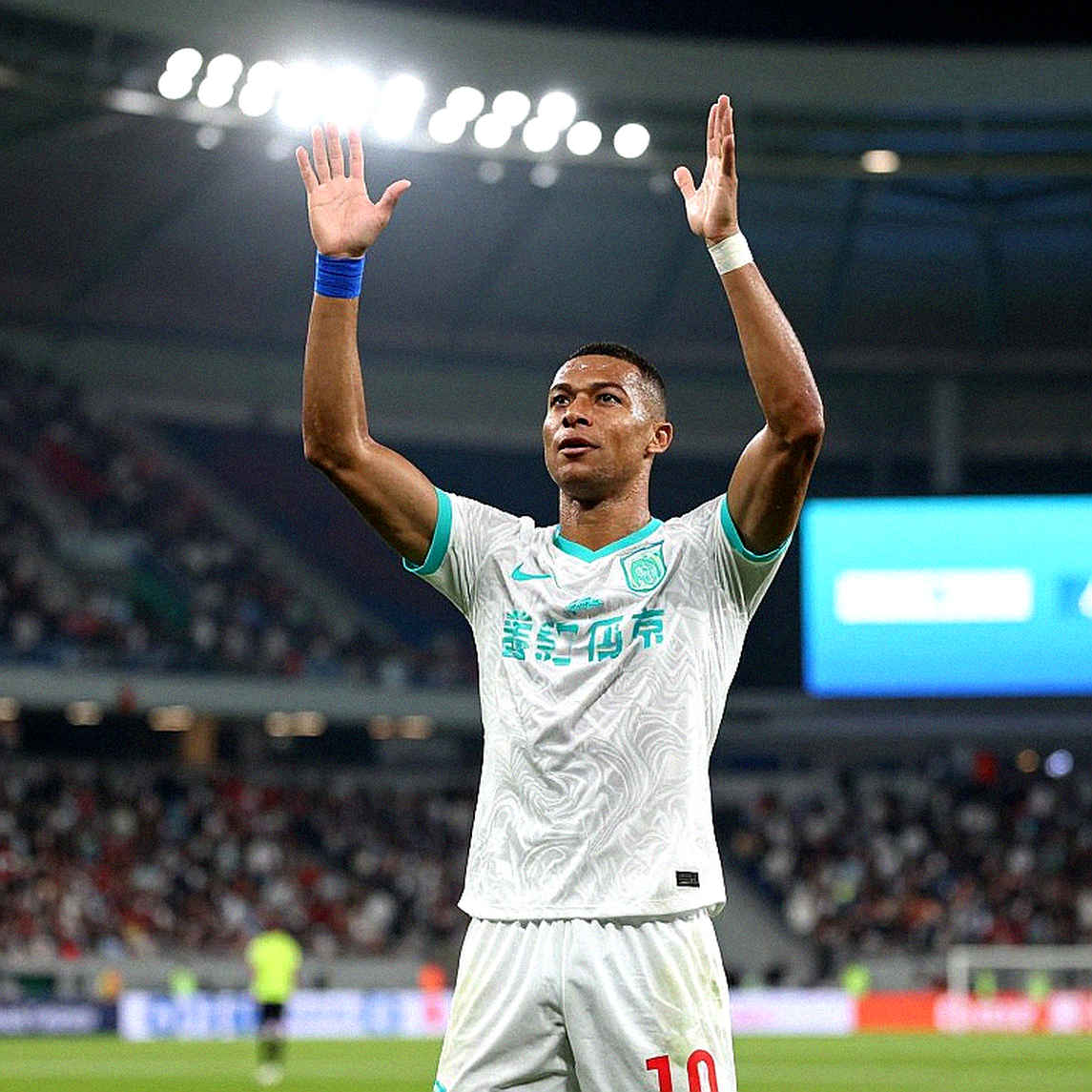 Man United giữa hai con số: doanh thu kỷ lục 677,6 triệu bảng và khoản lỗ 43 triệu bảng Man United giữa hai con số: doanh thu kỷ lục 677,6 triệu bảng và khoản lỗ 43 triệu bảng