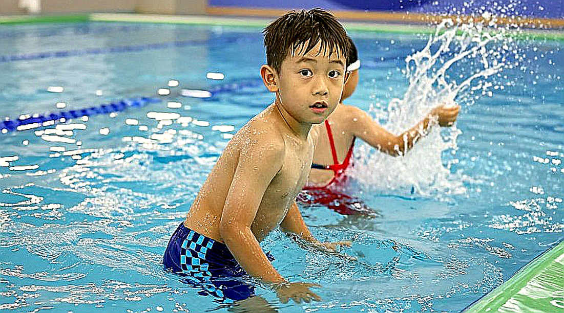 College Swim League khai mạc: tờ psych sheet không có thời gian và hai tín hiệu nằm ngoài làn nước