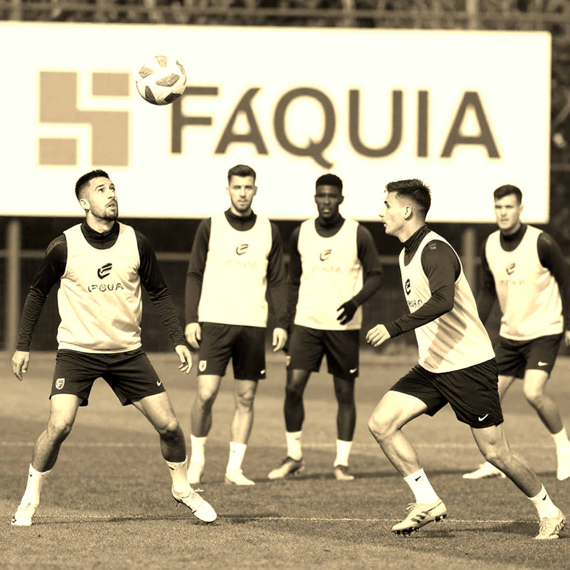 Lệnh im lặng ở Seleção: Hậu vệ sinh năm 2026 kẹp giữa Ronaldo và phòng họp báo