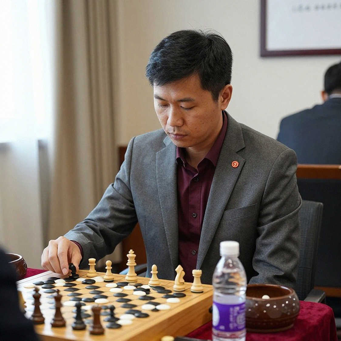 Cờ vua Kazakhstan: gán sai chức danh Chủ tịch FIDE và đĩa DVD khai cuộc Phòng thủ Ấn Độ của Vua