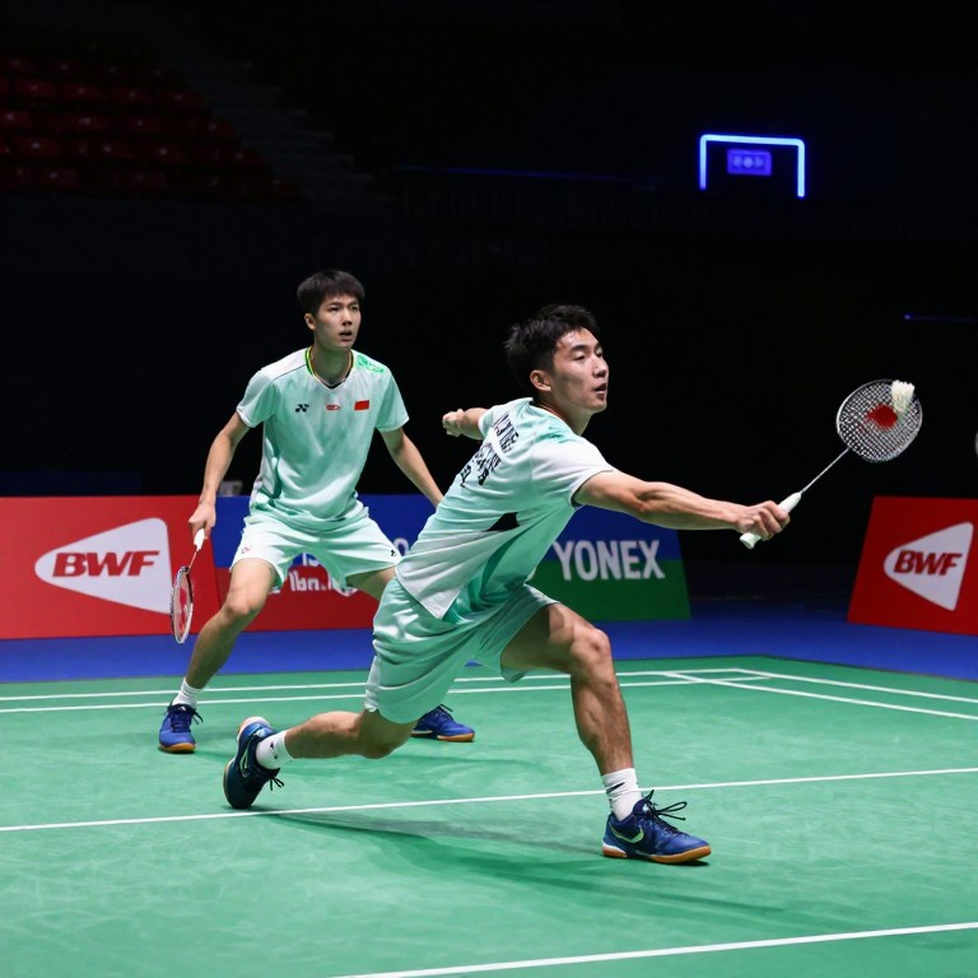 Alwi Farhan tập cùng Kento Momota: Tiêu đề gọi là bài học, câu trả lời chỉ có vinh dự