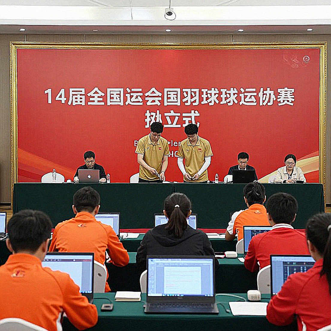 Bóng đá không khán giả: Bài học từ Euro 2026 và những tín hiệu chiến thuật bị bỏ qua Bóng đá không khán giả: Bài học từ Euro 2026 và những tín hiệu chiến thuật bị bỏ qua