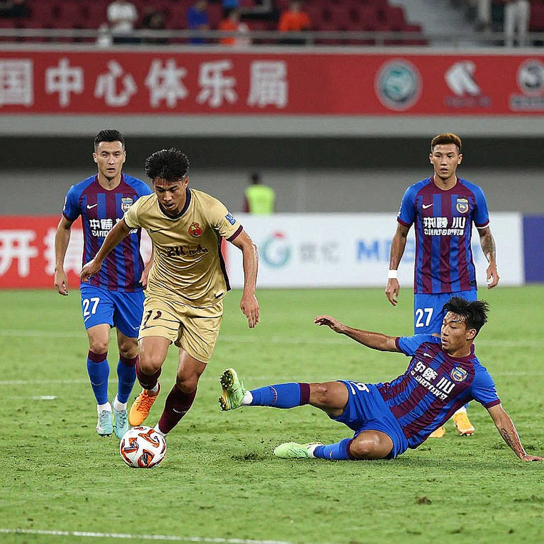 Xuân Son rách cơ đùi sau: hóa đơn 4-6 tuần và điểm mù chiều sâu tuyến đầu Việt Nam