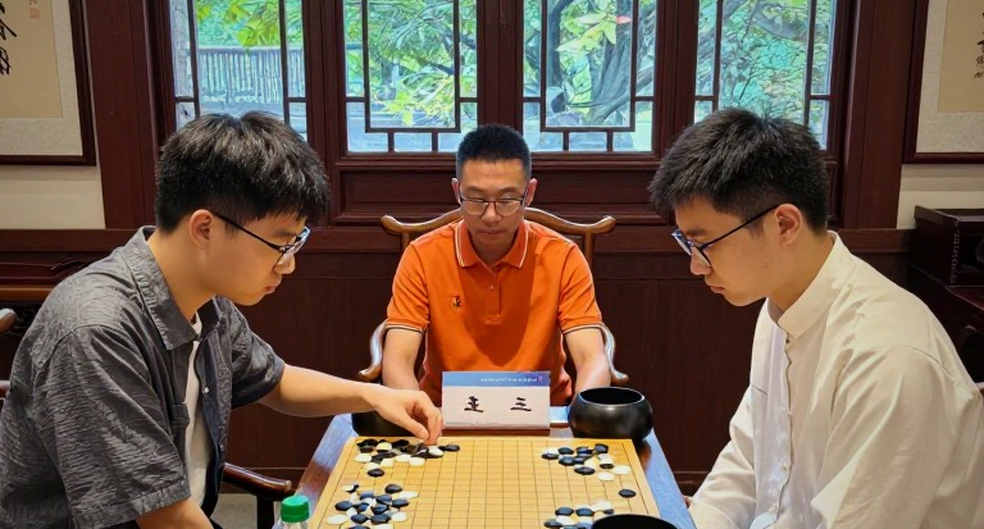 Carlsen, AI và khoảng cách hai mươi lần: khi người số 1 thế giới nói về giới hạn của con người